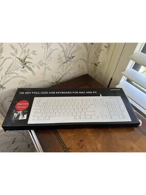Macally 104 Key full-size USBlug & Play Wired Computer keyboard For Mac And PC-